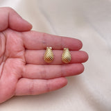 Oro Laminado Stud Earring, Gold Filled Style Teardrop Design, Diamond Cutting Finish, Golden Finish